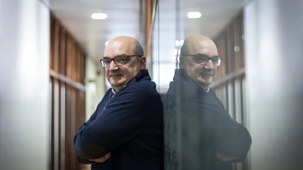 veranodelarosa's tweet photo. Lamentamos profundamente la partida del jurista español y amigo José Tudela.

Todo un referente del constitucionalismo en España, donde nos recibió para sostener diálogos sobre Autonomía Regional.

Nuestras más sinceras condolencias a la familia en este momento de dolor. https://t.co/uNgvKq3qvQ