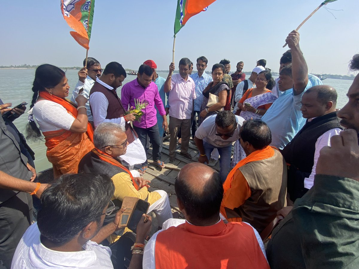 1.1 A boat journey from Gadkhali to Gosaba—this is how we reached Gosaba to take part in the programme.

For the people of Gosaba, crossing rivers by boat is a daily compulsion.