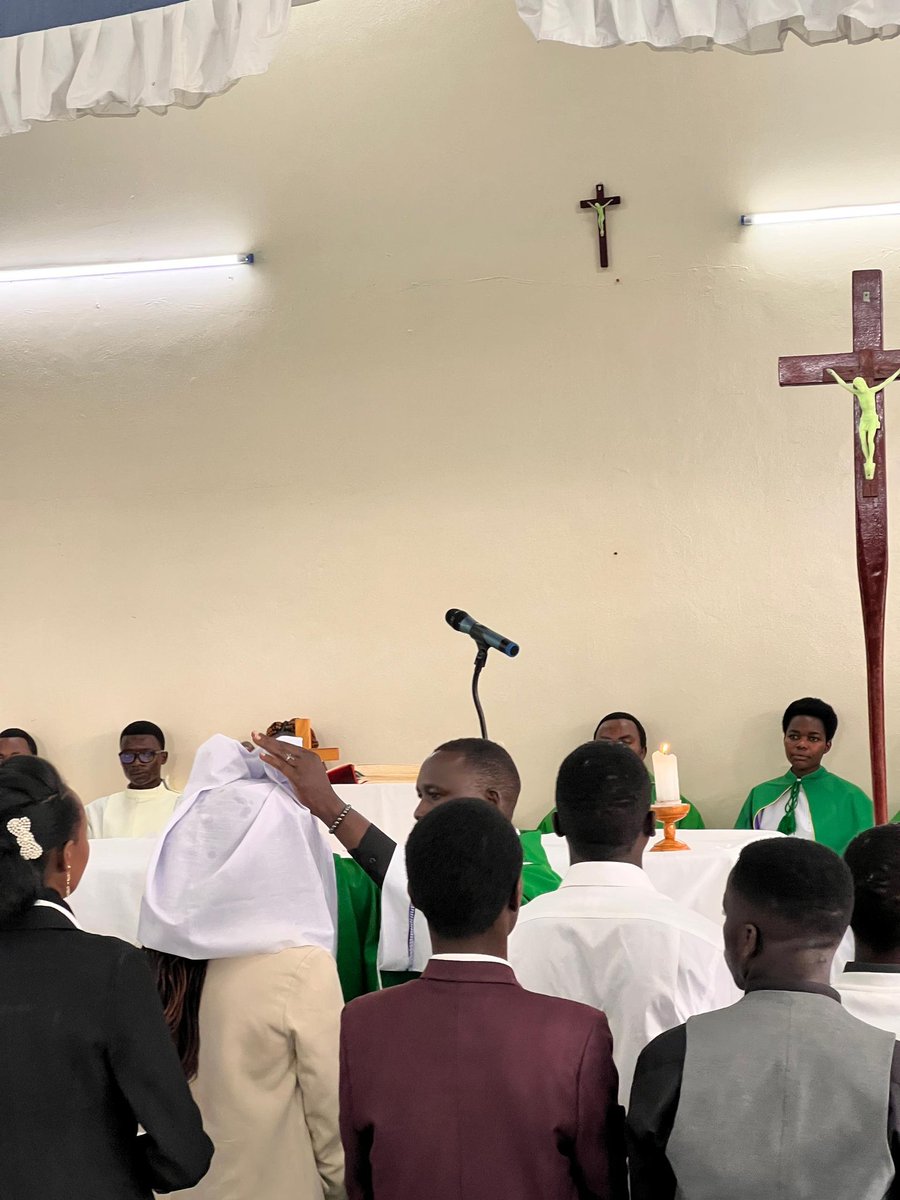 MIEC_Busogo's tweet photo. Kuri iki cyumweru cya V gisanzwe umwaka wa liturgy A, hano muri UR_Busogo Campus hari abakristu bahawe isakaramentu rya Batisimu ndetse dusurwa na padri Benoit  wize muri CAVM kuva muri 2004 -2010 https://t.co/0oAm1kjnhk