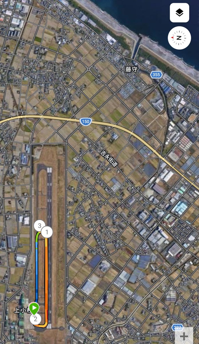 No9d_moll's tweet photo. 会社のランニングサークルで航空自衛隊静浜基地(焼津市)の滑走路を走るリレーマラソンに参加しました。海っぺりで低温＆強風、風花も舞う厳しいコンディション。おまけに帰りは東名の通行止めの影響も受けるという。まず雪の降らない土地である沼津も今日は真っ白！愛鷹山も香貫山も雪化粧してる。 https://t.co/CnkvLtzUWG