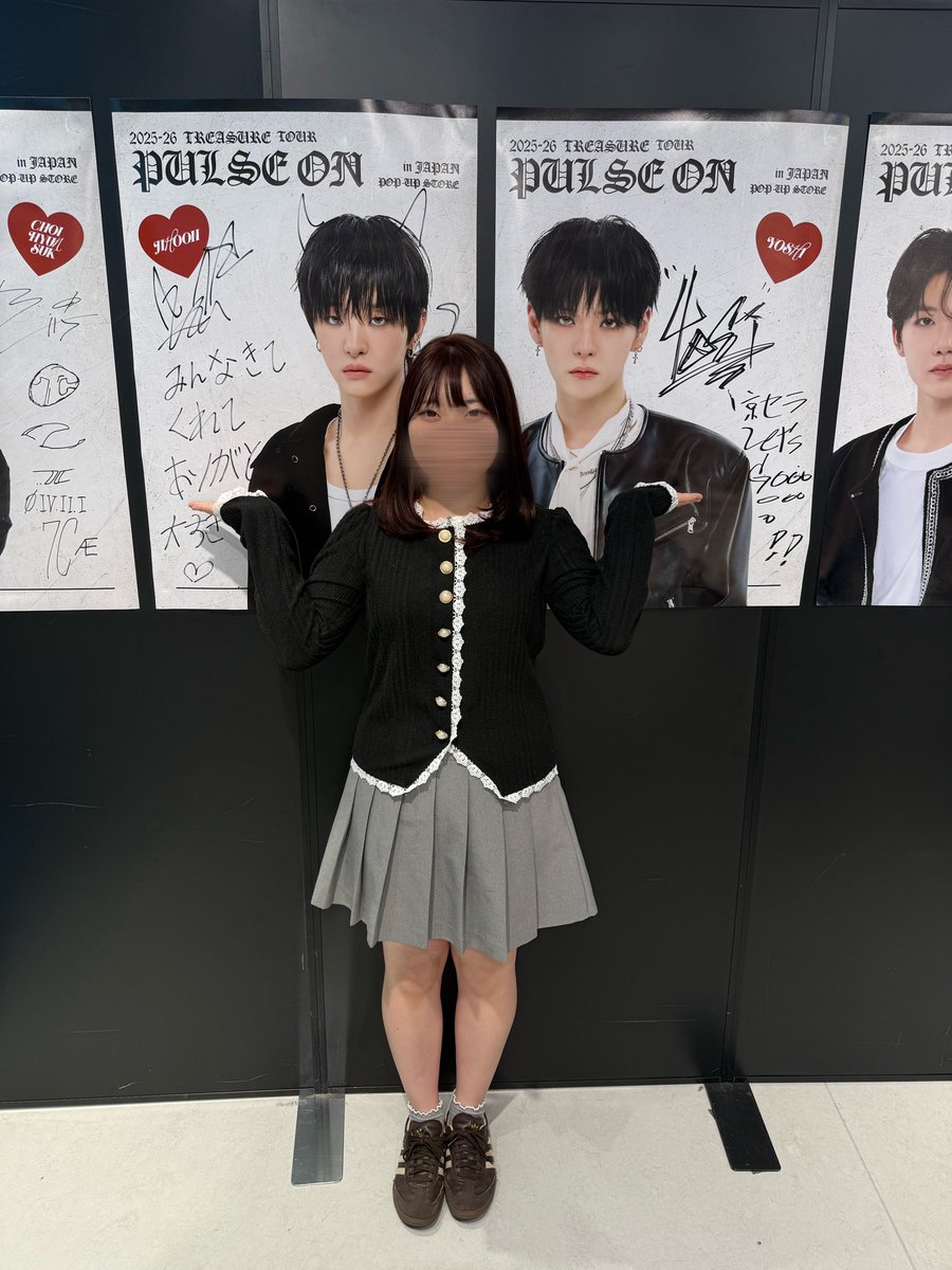 えーよしなげくんと写真を撮ったのですがじふんを隠すのが申し訳なくなって両手に男デーすやらせて頂きました🤩🤩WWWWWWWW