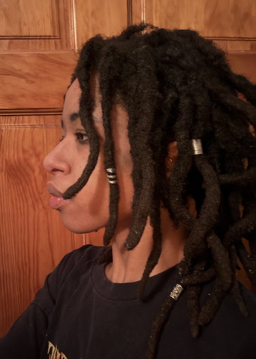 i used to be insecure of my side profile but i’m literally obsessed with it now. happy black history month to every one of us with these gorgeous heavy lips