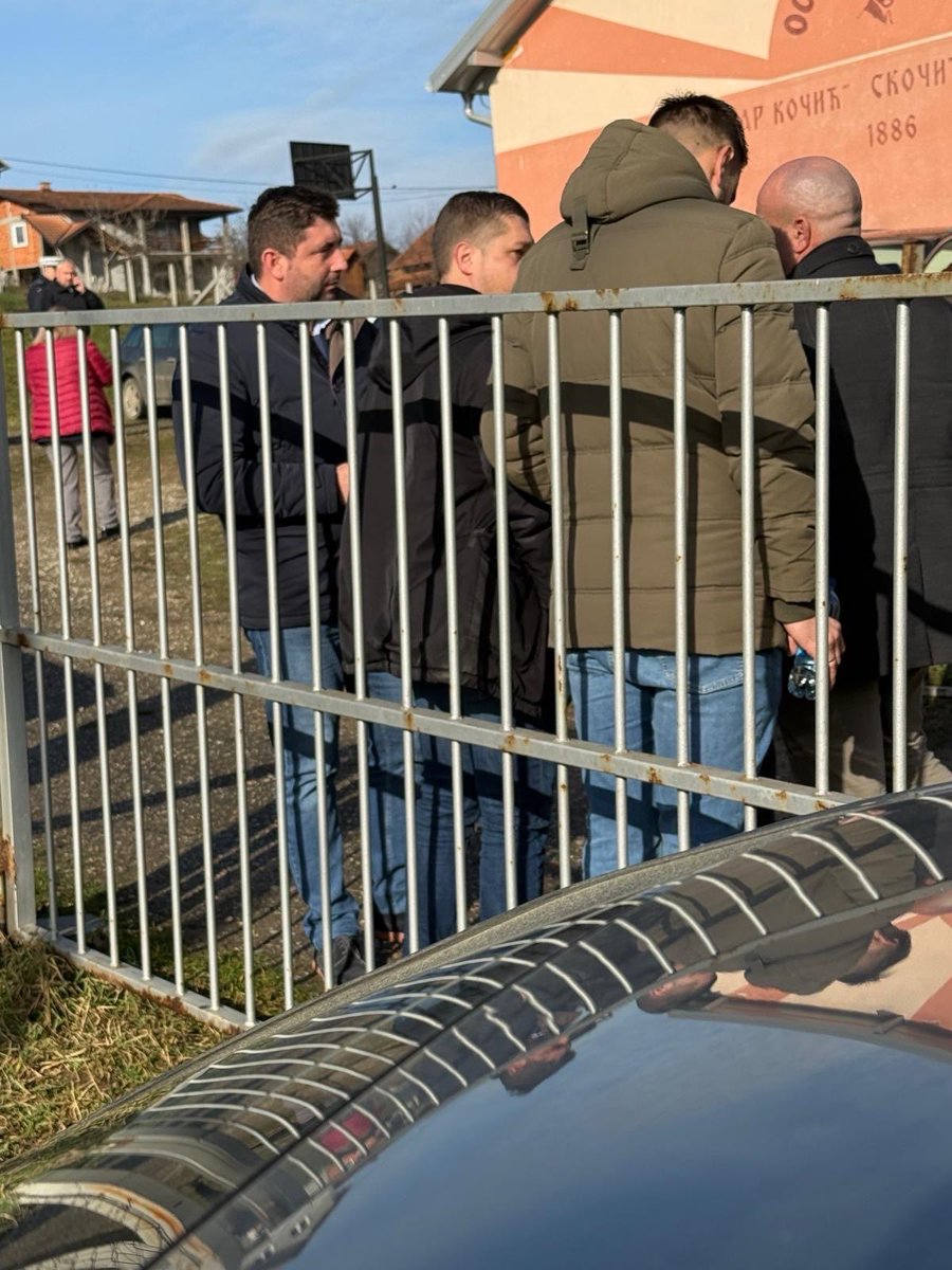Према информацијама које сам добио од грађана и активиста са лица мјеста, Љубиша Петровић се појавио данас у Зворнику у пратњи петнаестак батинаша из Бијељине, а све с циљем да се изврши притисак на бираче и да се изазову инциденти.

Позивам институције да реагују у складу са