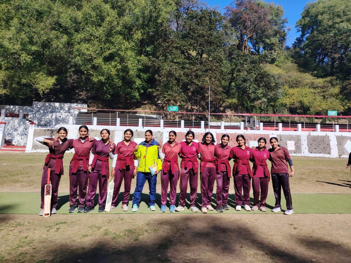 principalogs's tweet photo. Be it academics or sports OG girls students are equally excellent.A cricket match between Class 8th and 9th Girls was played in valley ground. Class 8th carried the day.
Few shots https://t.co/06uDS1uIwE