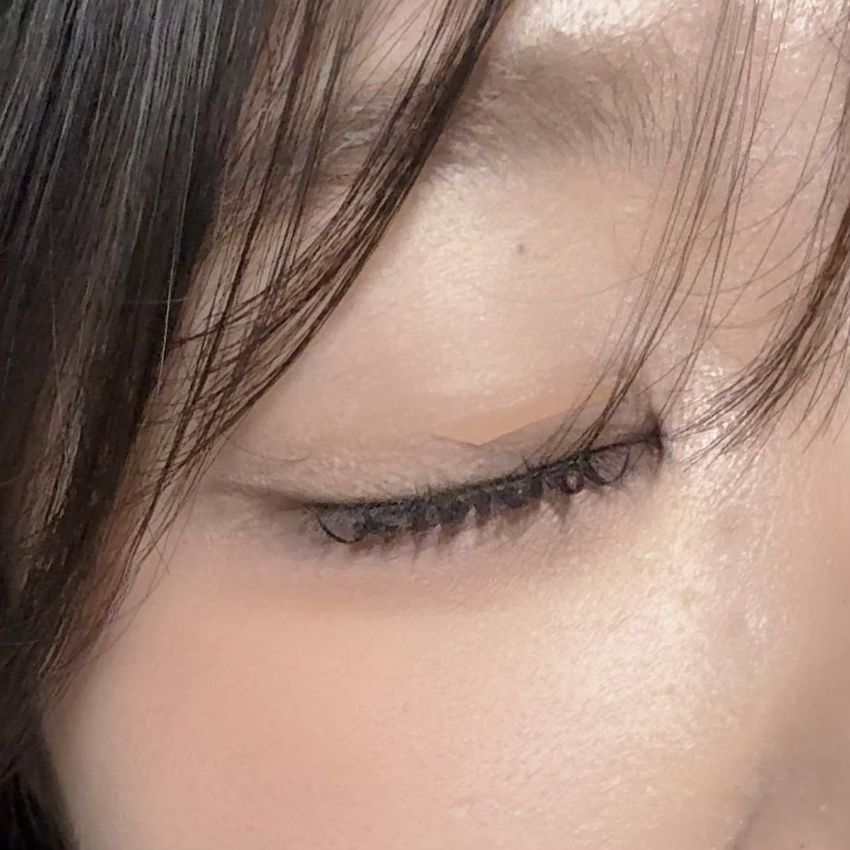 필리밀리 단면 쌍테 왤케 조음...
쌍테 초보인데 눈 뜨면 티 잘 안 나고 지속력 지려서 아침 9시에 붙였는데 아직 잘 붙어 있음