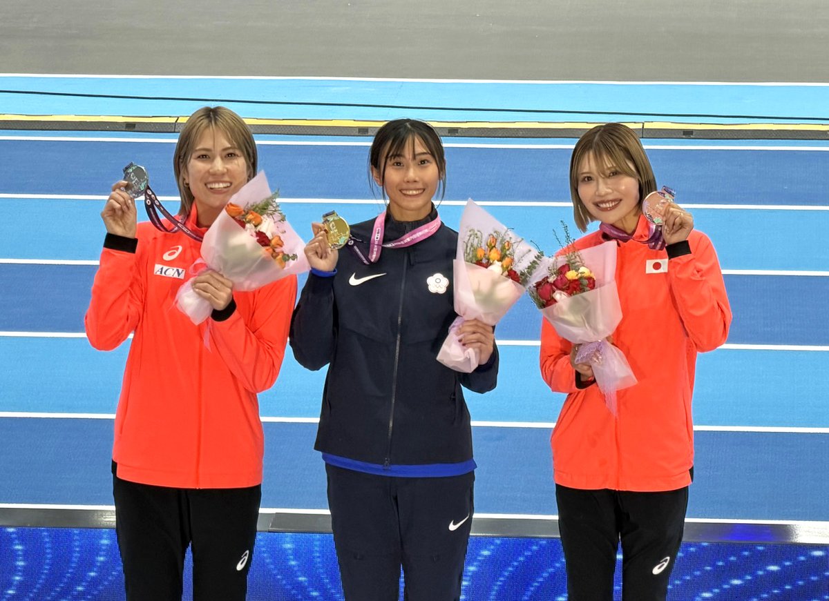 jaaf_official's tweet photo. 【#アジア室内陸上 DAY3】
✨女子 60mハードル✨メダルセレモニー✨
￣￣￣￣￣￣￣￣￣￣￣￣￣
🇯🇵#清山ちさと（いちご）
2位🥈8秒15 ※自己ベスト
🇯🇵#中島ひとみ（長谷川体育施設）
3位🥉8秒15 ※自己タイ

おめでとうございます👏👏👏
応援ありがとうございました🙋‍♂️🙋‍♀️

✅https://t.co/8SlCi6Ufpm
#TEAMJAPAN #陸上