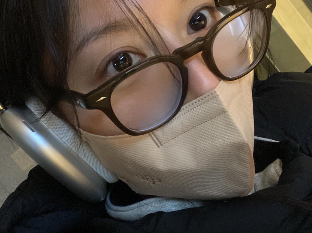 뿔테안경이  개느좋포인트이심ㅜㅜ..