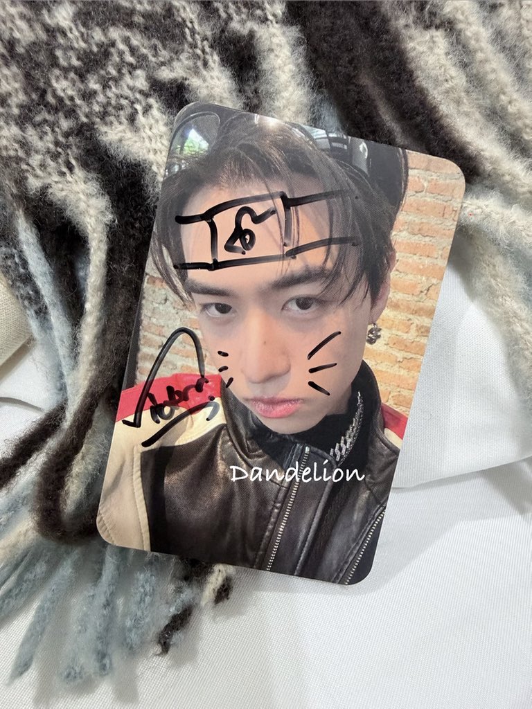 JRyonie's tweet image. หลานแกวาดรูปให้