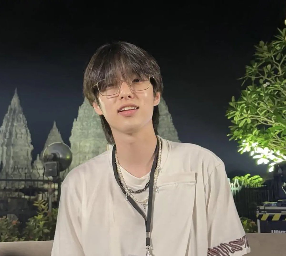 Jae (prefers) not to wear makeup &amp; this pic he only put on Vaseline