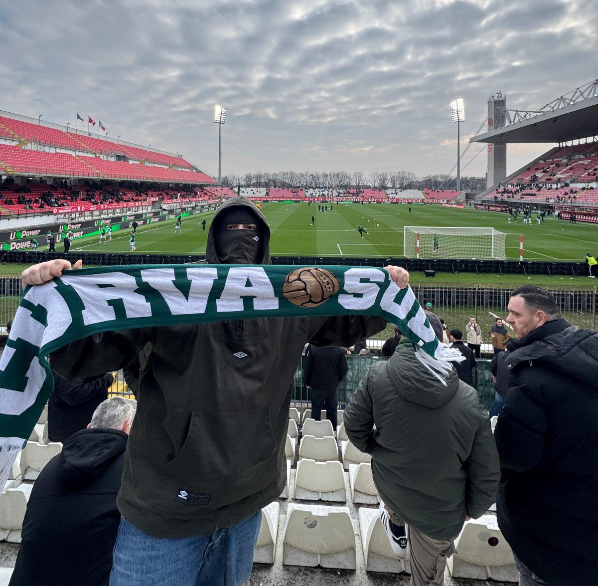 8 su 11
Monza

E allora sì, viaggiare
L'Avellino dappertutto seguire
In ogni stadio a sventolar le bandiere
Siamo noi le cattive maniere
