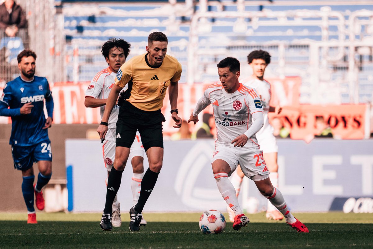 f95's tweet image. Weiter geht's 👉 Rein in die zweite Hälfte ⚽️🔛

#f95 | 🔴⚪️ | #KSCF95 (46.)