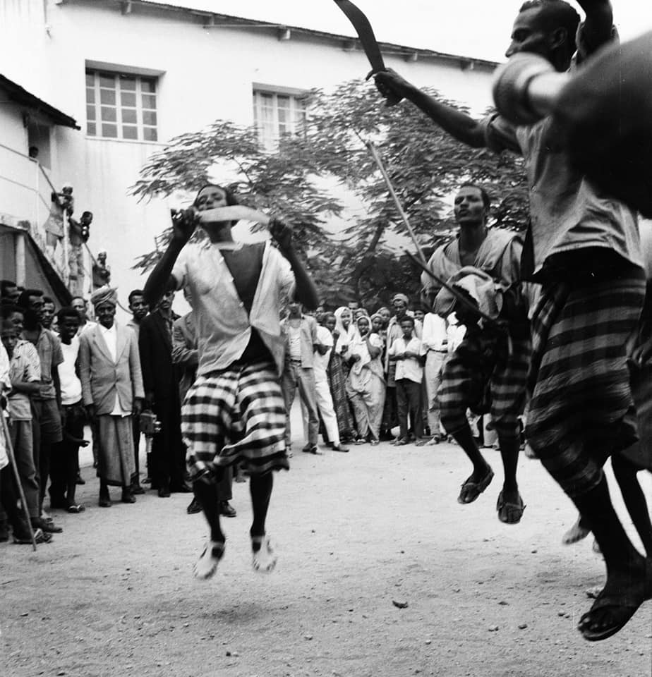 SomaliArchive0's tweet photo. A thread: Somalis dancing buranbuur in Dir Dhaba, Ethiopia (1965s). https://t.co/81c9R6oUqV
