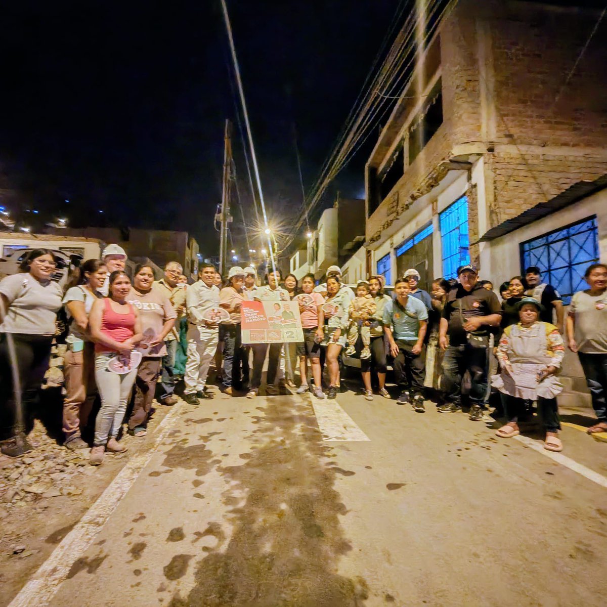 IndiraHuilca's tweet image. Asistí a la inauguración del comedor popular “Dad de comer al sediento” en Horacio Zevallos, Ate. Ahí conversé con las y los vecinos sobre nuestra propuesta para recuperar el país para la gente. Este 12 de abril, marca los 5 cascos de Ahora Nación y escribe el 2 para diputados