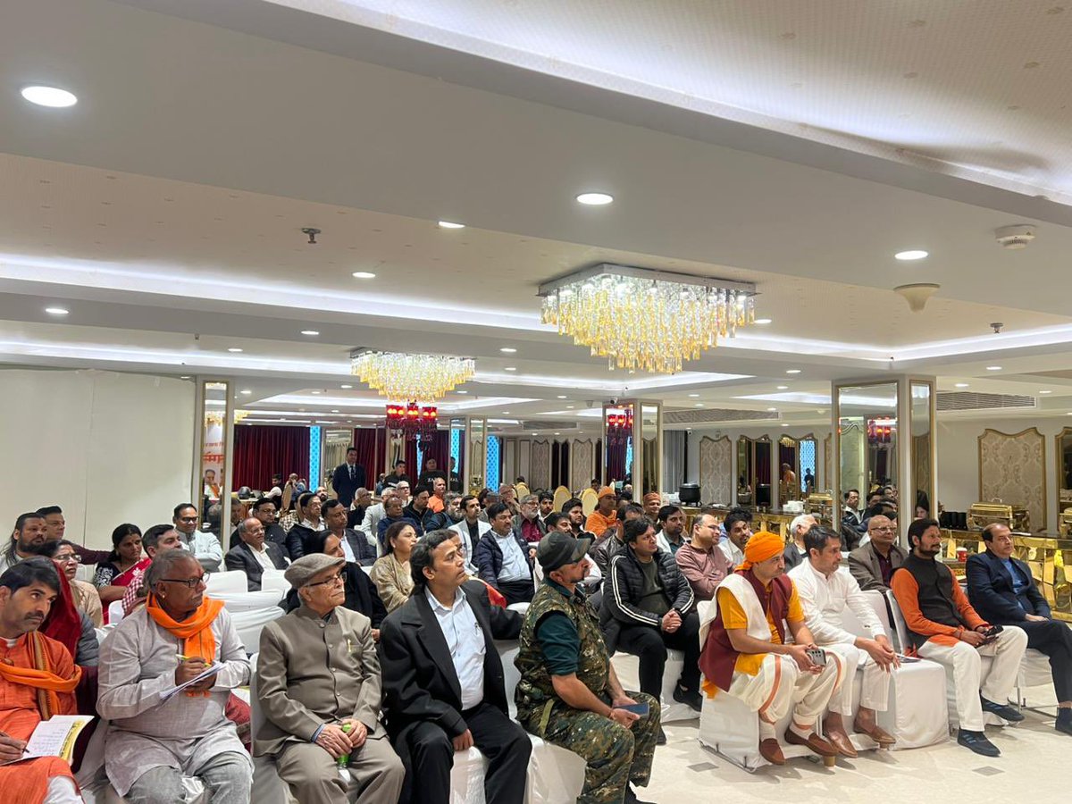 राष्ट्रीय घर वापसी दिवस मनाने का निर्णय लिया गया।
घर वापसी अभियान को लेकर देशभर से आए प्रमुख कार्यकर्ताओं के साथ संवाद किया गया।
ज़मीनी स्तर पर कार्य कर रहे कार्यकर्ताओं के अनुभव अत्यंत प्रेरणादायक और अद्भुत रहे।

इस अवसर पर मैंने यह प्रस्ताव भी रखा कि छत्रपति शिवाजी महाराज जी