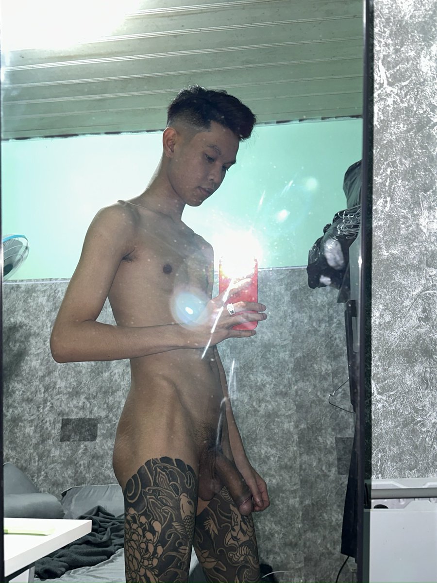 Dăm ba cây kẹo mút sao bằng lén lút cùng em