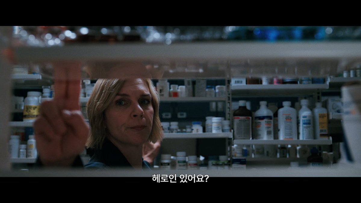 티오펜탈나트륨 : 
미국에서 사형 집행 시 가장 많이 사용되는 세 가지 약물 중 첫 번째 약물로 전신 마취 유도 단계에서 흔히 사용되어 왔습니다 .
티오펜탈나트륨은 대중문화 에서 특히 "펜토탈나트륨"이라는 이름으로 "진실 혈청"으로 잘 알려져 있지만, 이 역할에서의 효능은 의문시되고 있습니다