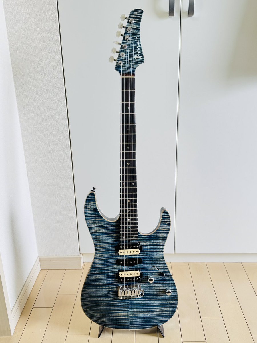 時を経てもめちゃくちゃカッコイイですね‼️🎸♥ 最高の一本に惚れ惚れ