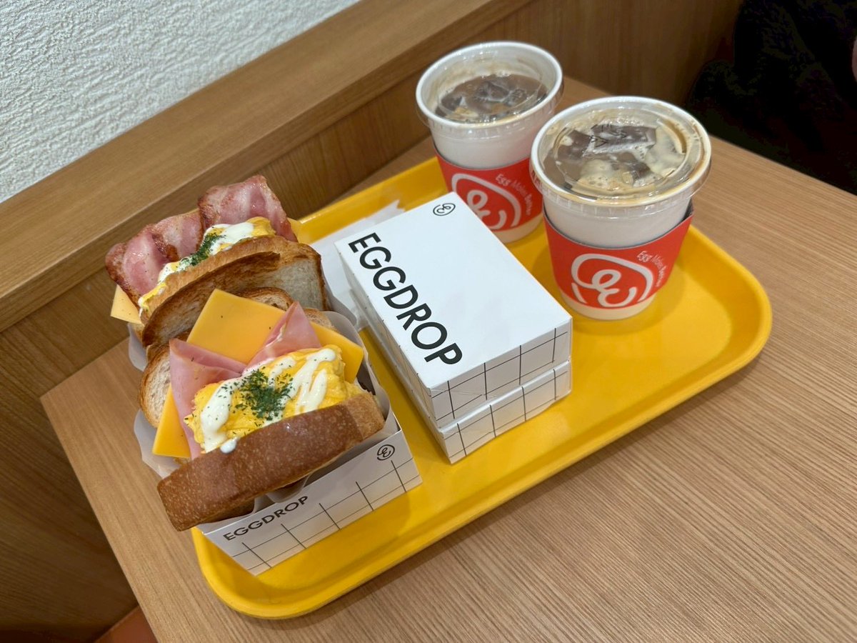 すのちゅーぶ【ソウルを満喫】で食べてた
EGG DROPさんでお昼✨
目黒くんの食べてた
ハム&amp;チーズ韓国屋台風トーストは
残念ながら青山店さんにはなかったので
アメリカンハムチーズ🧀
美味しかったー😋
次はブランチプレートも良いな