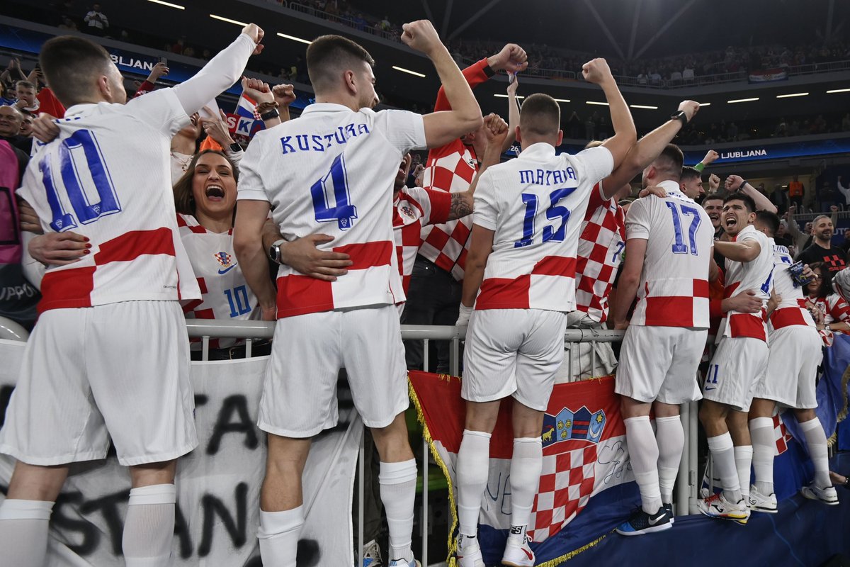 Slika koja govori više od tisuću riječi. 🇭🇷💪

#FutsalEURO #Obitelj