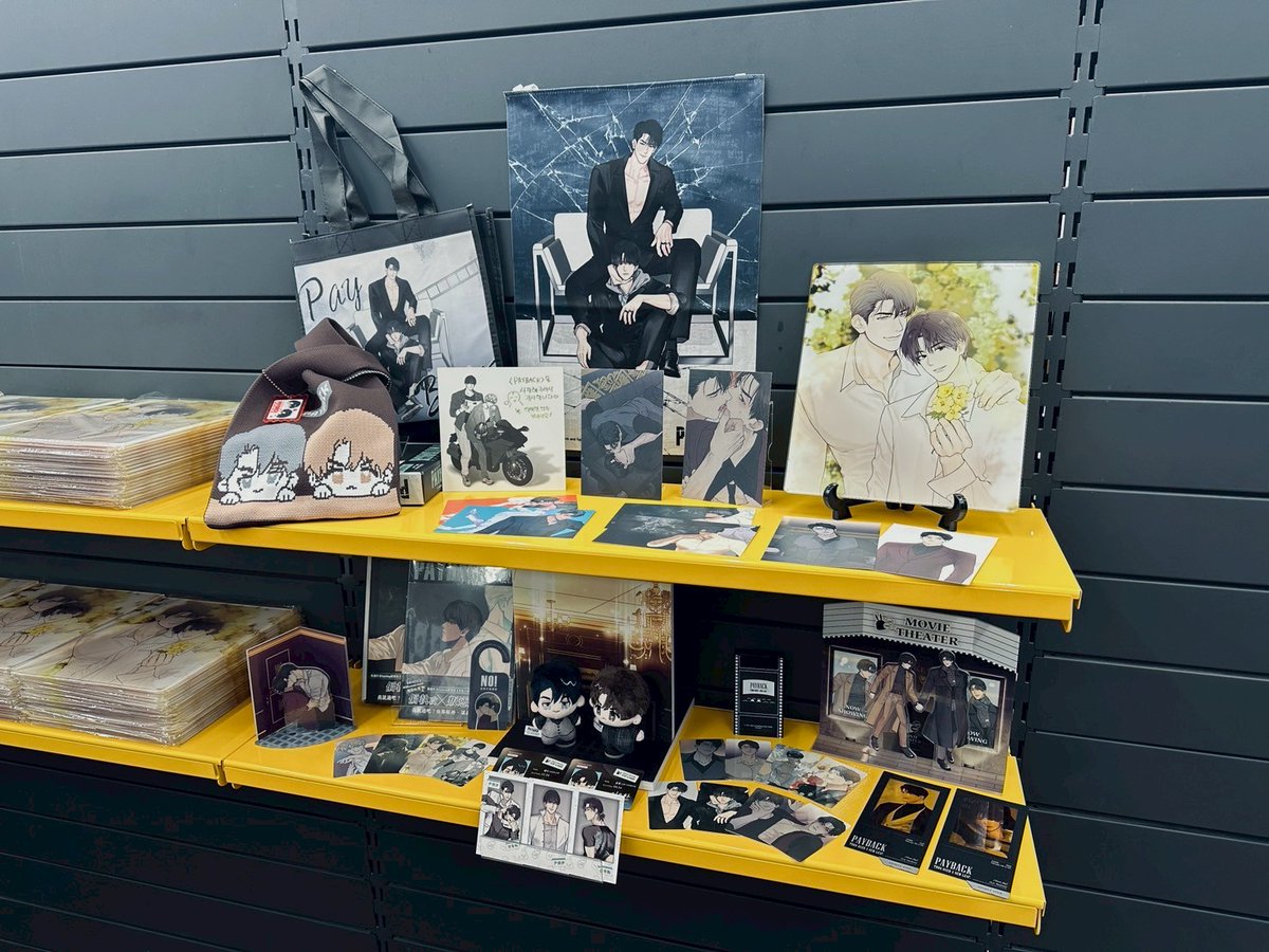 pinsin_books's tweet image. 🎬fujoking老師 安利美特簽名會大功告成🎬 

🤗感謝前來安利美特參加簽名會的讀者們，活動圓滿落幕！ 
小編再次奉上熱騰騰的活動花絮照～ 
有兔兔工讀生陪伴，冷冷的天都溫暖起來了💖

 📢後續還會有QA分享，請稍待小編整理呦～敬請期待✨

#PAYBACK #페이백 #改過遷善 #fujoking #푸죠킹 #samk
