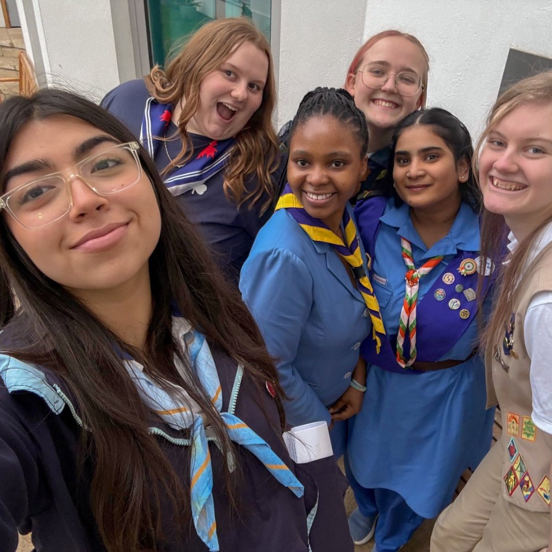 GuiasArgentinas's tweet photo. Ayer, Pax Lodge organizó un International Adventure Day 🌎, donde Brownies (Alitas) y Guides (Guías en Caravana) de UK 🇬🇧 recorrieron el mundo a través de los Centros Mundiales y los países de las Voluntarias.

Maru fue parte de esta experiencia presentando a Argentina 💙✨ https://t.co/2oxY0E8UyX