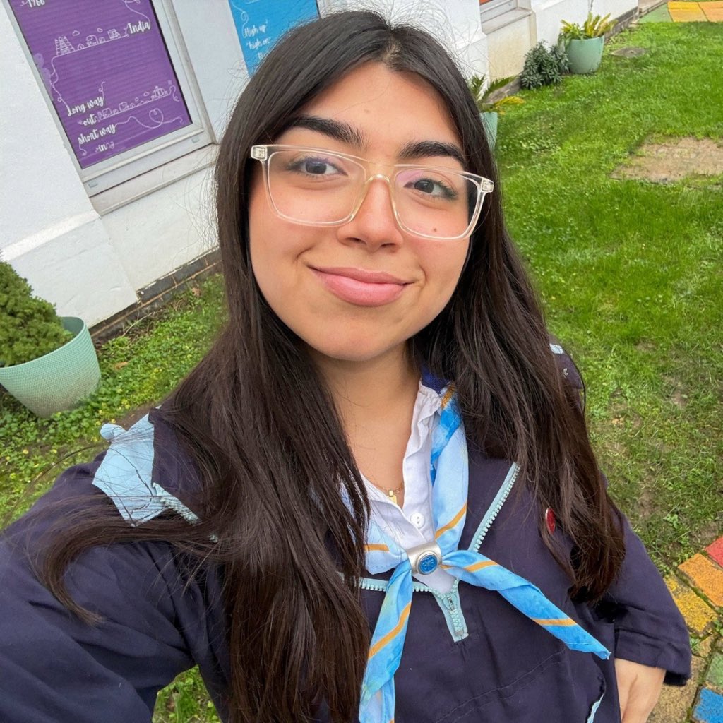 GuiasArgentinas's tweet photo. Ayer, Pax Lodge organizó un International Adventure Day 🌎, donde Brownies (Alitas) y Guides (Guías en Caravana) de UK 🇬🇧 recorrieron el mundo a través de los Centros Mundiales y los países de las Voluntarias.

Maru fue parte de esta experiencia presentando a Argentina 💙✨ https://t.co/2oxY0E8UyX