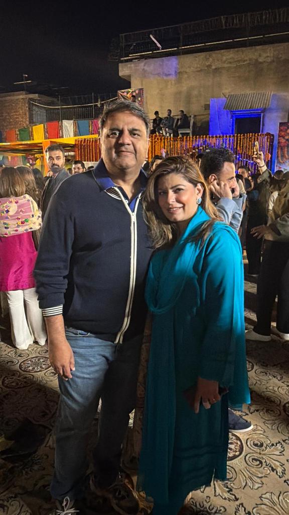 HibaFawadPk's tweet photo. Basant Day 3
Me n Mine ❤️
#selfie https://t.co/uHhzeN0INB