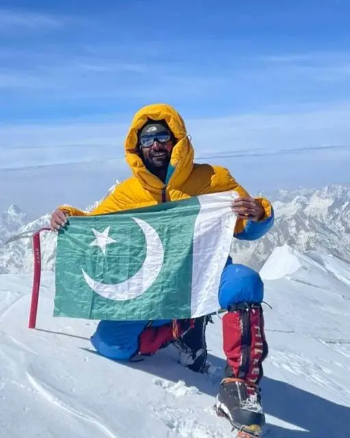 NAofPakistan's tweet photo. اسپیکر قومی اسمبلی سردار ایاز صادق کا معروف پاکستانی کوہ پیما شاہ دولت کی ہنزہ میں آئس کلائمبنگ کے دوران حادثاتی طور پر گرنے سے وفات پر گہرے دکھ اور افسوس کا اظہار

اسپیکر سردار ایاز صادق کا مرحوم کے اہلخانہ سے دلی ہمدردی اور تعزیت کا اظہار

اسپیکر سردار ایاز صادق کا مرحوم شاہ دولت کی جراءت، لگن اور نمایاں خدمات کو شاندار خراجِ تحسین

شاہ دولت کی وفات نہ صرف ملک بلکہ عالمی کوہ پیمائی برادری کے لیے ایک ناقابلِ تلافی نقصان ہے، اسپیکر سردار ایاز صادق

شاہ دولت نے کے ٹو، نانگا پربت، گیشربرم ون اور گیشربرم ٹو سمیت دنیا کی بلند ترین چوٹیوں کو سر کر کے پاکستان کا نام روشن کیا،
اسپیکر سردار ایاز صادق

شاہ دولت نے اپنی غیر معمولی صلاحیتوں اور عزم کے ذریعے عالمی سطح پر ملک کی مثبت شناخت کو فروغ دیا، اسپیکر سردار ایاز صادق

شاہ دولت کی کوہ پیمائی کے شعبے میں اہم کامیابیاں، جذبہ اور بہادری کو ہمیشہ یاد رکھا جائے گا، اسپیکر سردار ایاز صادق

 شاہ دولت کے نمایاں کارنامے آنے والی نسلوں کے لیے مشعلِ راہ ثابت ہوتے رہیں گے، اسپیکر سردار ایاز صادق

 اسپیکر قومی اسمبلی کی اللّٰہ تعالیٰ سے مرحوم کو جوارِ رحمت میں اعلیٰ مقام عطا فرمانے اور لواحقین کو اس صدمے کو برداشت کرنے کی ہمت اور صبرِ جمیل عطا فرمانے کی دعا۔

@AyazSadiq122 @PTVNewsOfficial @appcsocialmedia