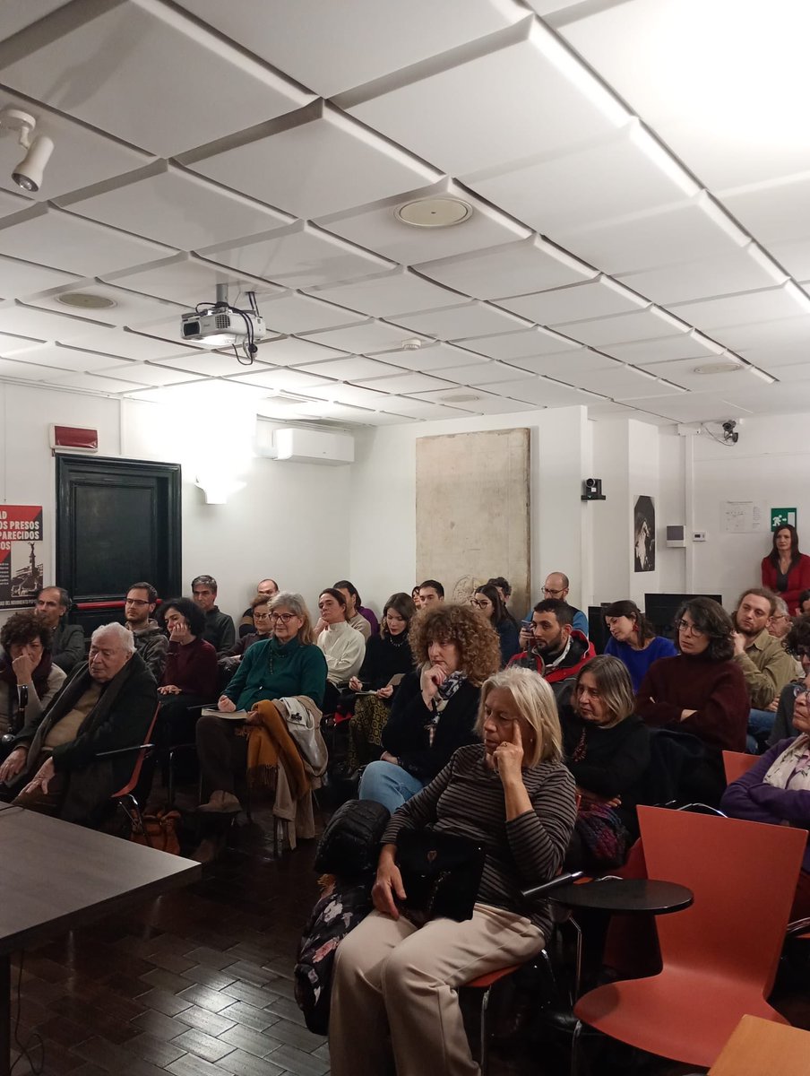 Qualche scatto dalla serata di giovedì in <a href="/fondazionebasso/">Fondazione Basso</a>, occasione di incontro e confronto preziosa a partire dal bel libro di Federico Valacchi e Lorenzo Pezzica sulle carte dei movimenti.

Grazie a Memoria per averla organizzata, agli autori, a Leonardo Musci e Linda Giuva.