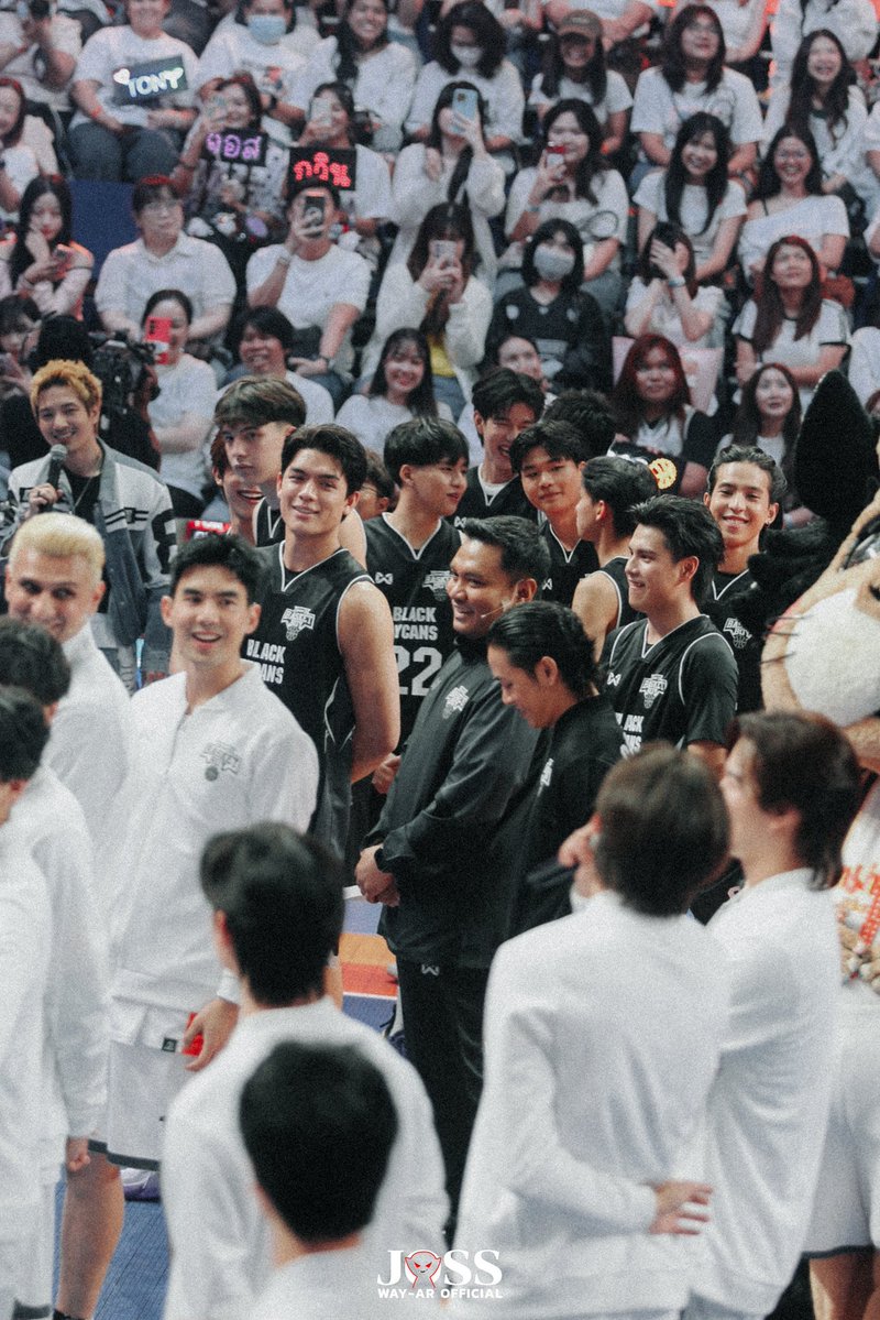 JossWayarofc's tweet image. 🐻 : กลัวหรอ
🐧 : ดูเชิงอยู่ครับ

//ใดๆ หนุ่มวายเยอะมาก 😆

JOSSGAWIN 8 VS 88 MATCH 2

#3Fight3BasketBoySS2M2xJossGawin