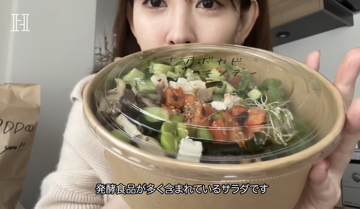 8_rivi's tweet image. こじはるもそうだけど、美女って一人でいる時は必ずこういう物食べてるよね…😵‍💫💭