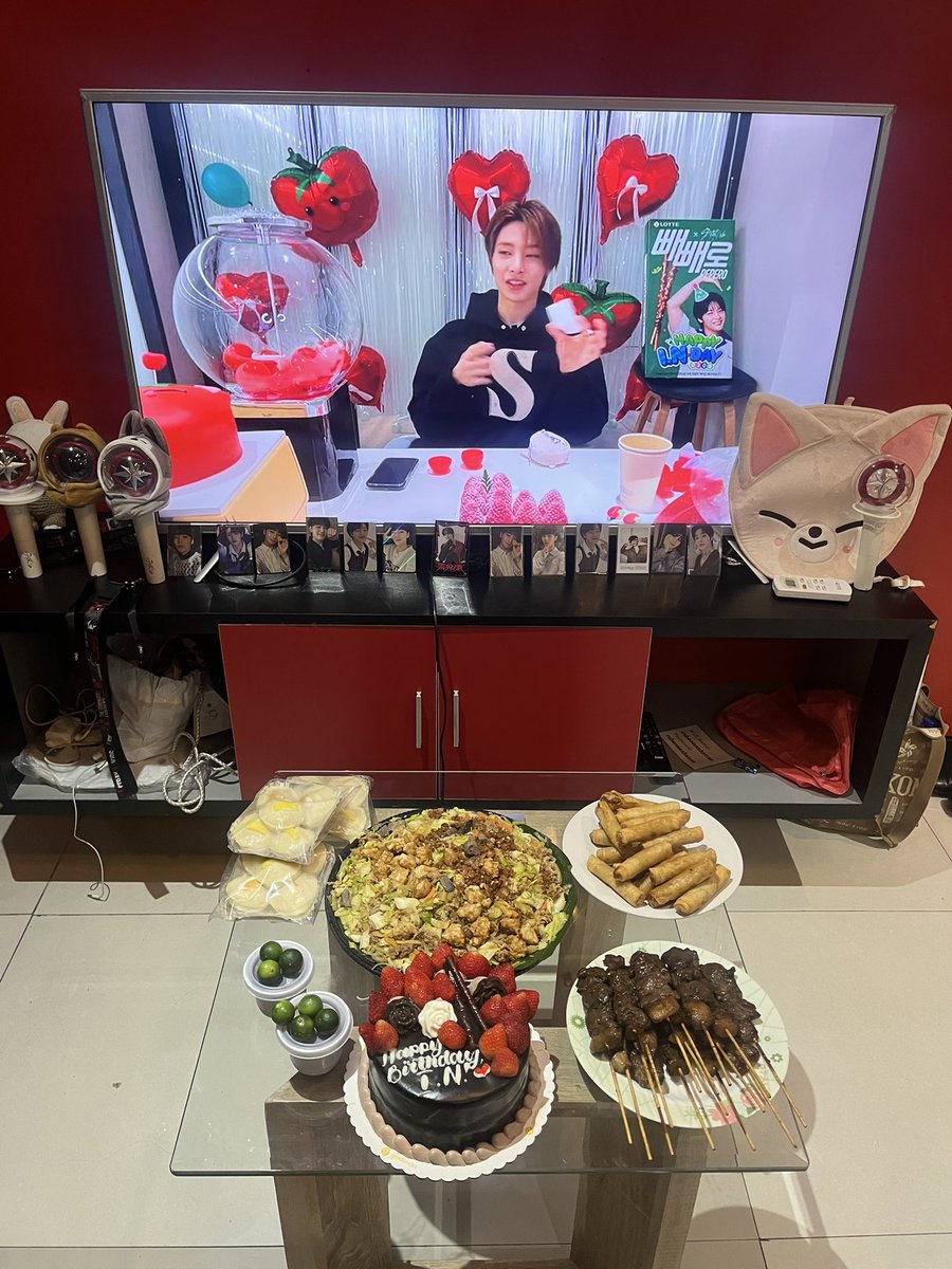 lykabsss's tweet photo. Celebrating IN’s birthday with my Bestay
Thank you @apricotandcoph for the blockscreening❤️
@Stray_Kids 
#StrayKids #스트레이키즈
#아이엔 #I_N
#HappyINDay
#YouMakeStrayKidsStay https://t.co/9pN0EWbYq9