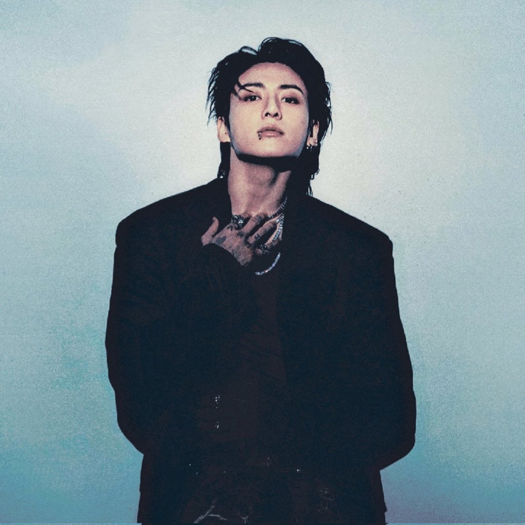 📊| #Jungkook's “Golden” becomes the FIRST and ONLY Album by an Asian soloist to surpassed 6.7 BILLION streams on Spotify!

CONGRATULATIONS JUNGKOOK