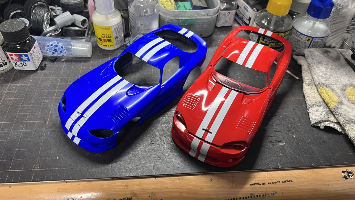 lenlin12606203's tweet image. 去年買ったダッジラムのキットについて調べてたら結構面白いモノである事がわかり、スケールが違いますがアオシマのトレーラーも購入。まだ完成してませんがバイパーも有るし…。やる事は決まりました😇

#revell
#アオシマ
#amt