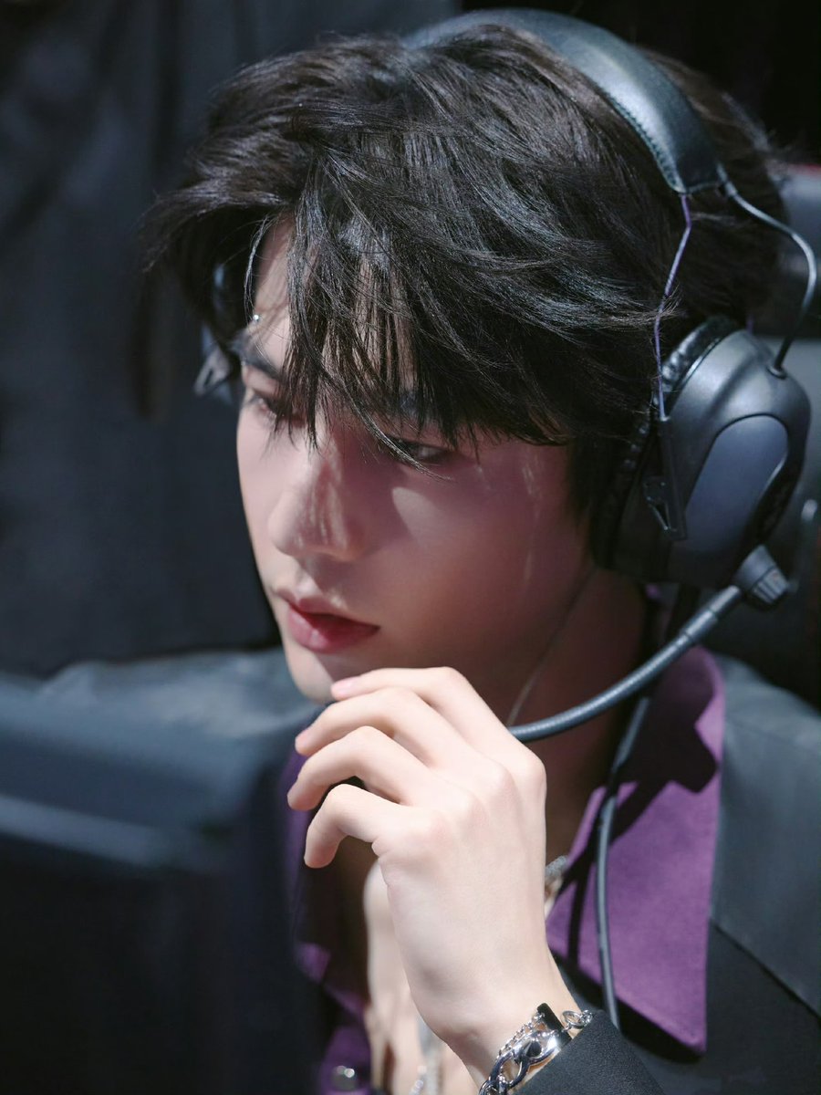 elwmsl12378's tweet image. 이런 존잘 e스포츠 선수가 있다면 매일 응원하러 갔겠지