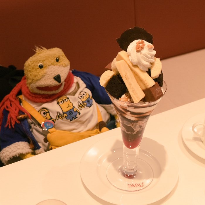 せんきょバナナー！タカノのチョコバナナパフェー！すこしおとなあじのパフェだったねえー #えりくのおやつ 

ぼくはじんけんないからねえーざんねん