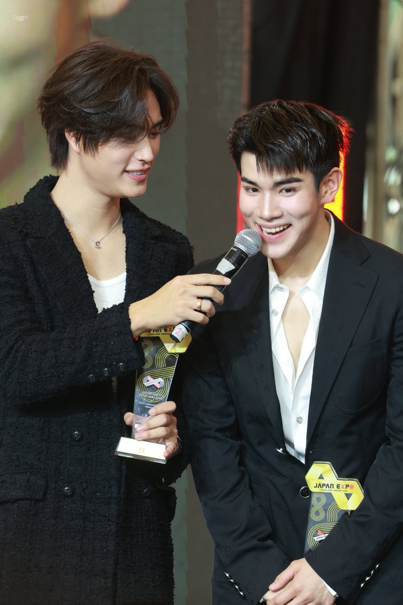 ohhh they just love each other so much it's just overflowing