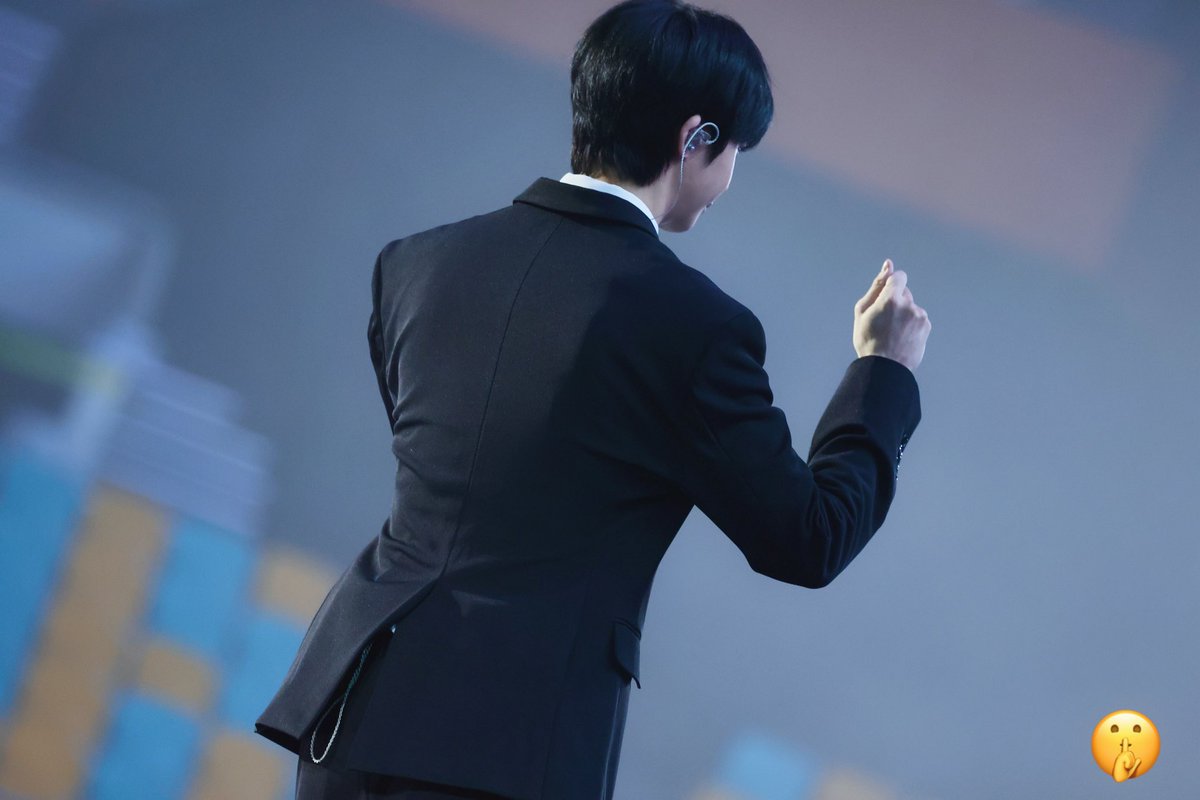 Co_Secrects's tweet photo. 칭구들아(0명)
이거 꼭 봐바
등은 역삼각형인데 입술이 듀임...
확대해봐 진짜 ��ㅇㅇ🥹 https://t.co/q7jCvuIKpP