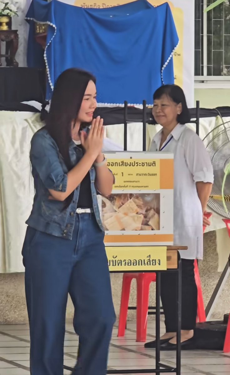 Jaxjrnn_'s tweet photo. ลุคไปเลือกตั้งชีปึ้งง🖤 https://t.co/uKGliYtNDc
