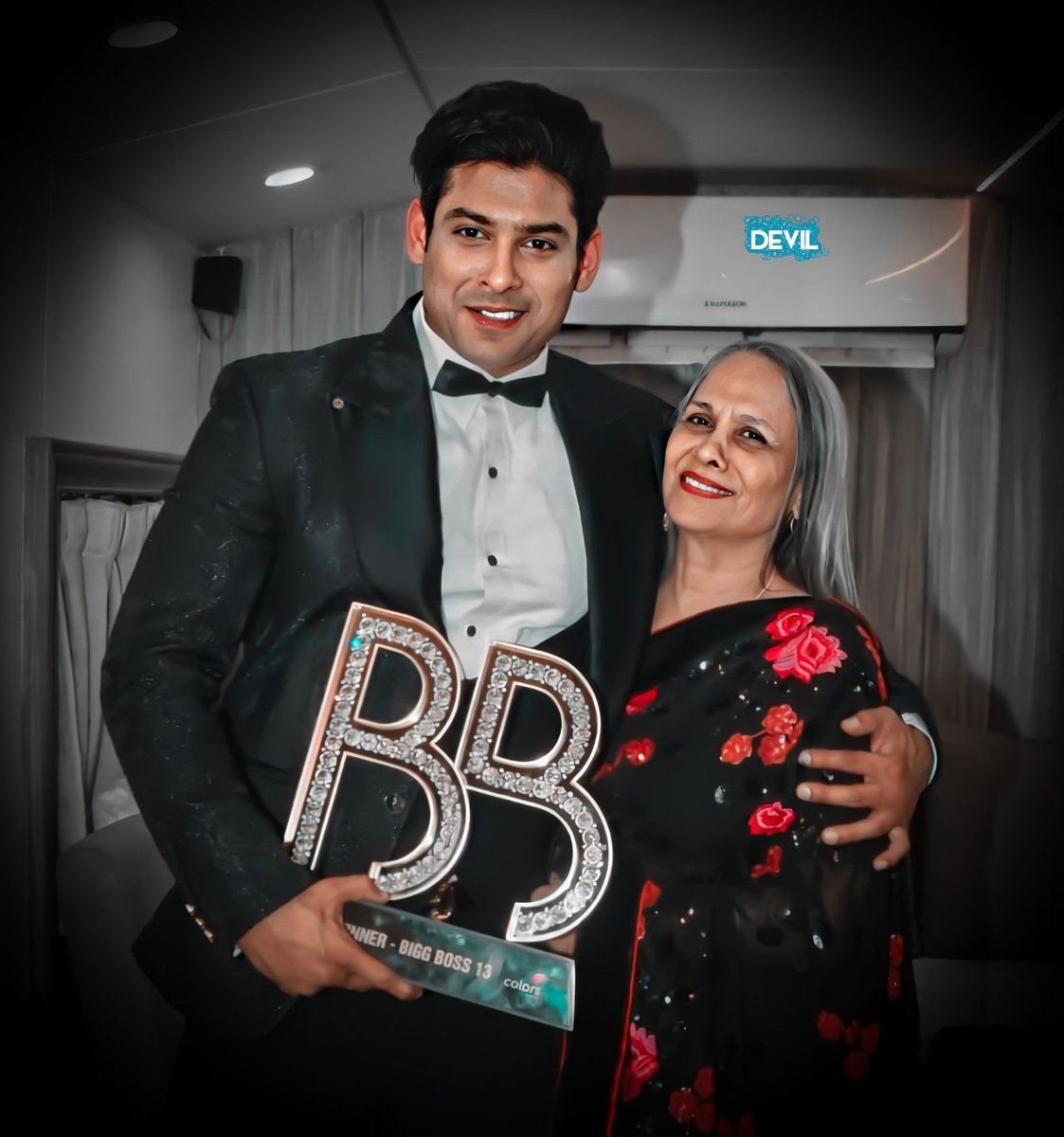 TAGLINE ALERT 🔥

Tagline :-  HBD RITA MAA

Please include this tag in all ur tweets and comments. Retweet as many tweets as u can and support one another.
       Ur active participation can boost  this trend!
 
#SidharthShukla #Sidhearts