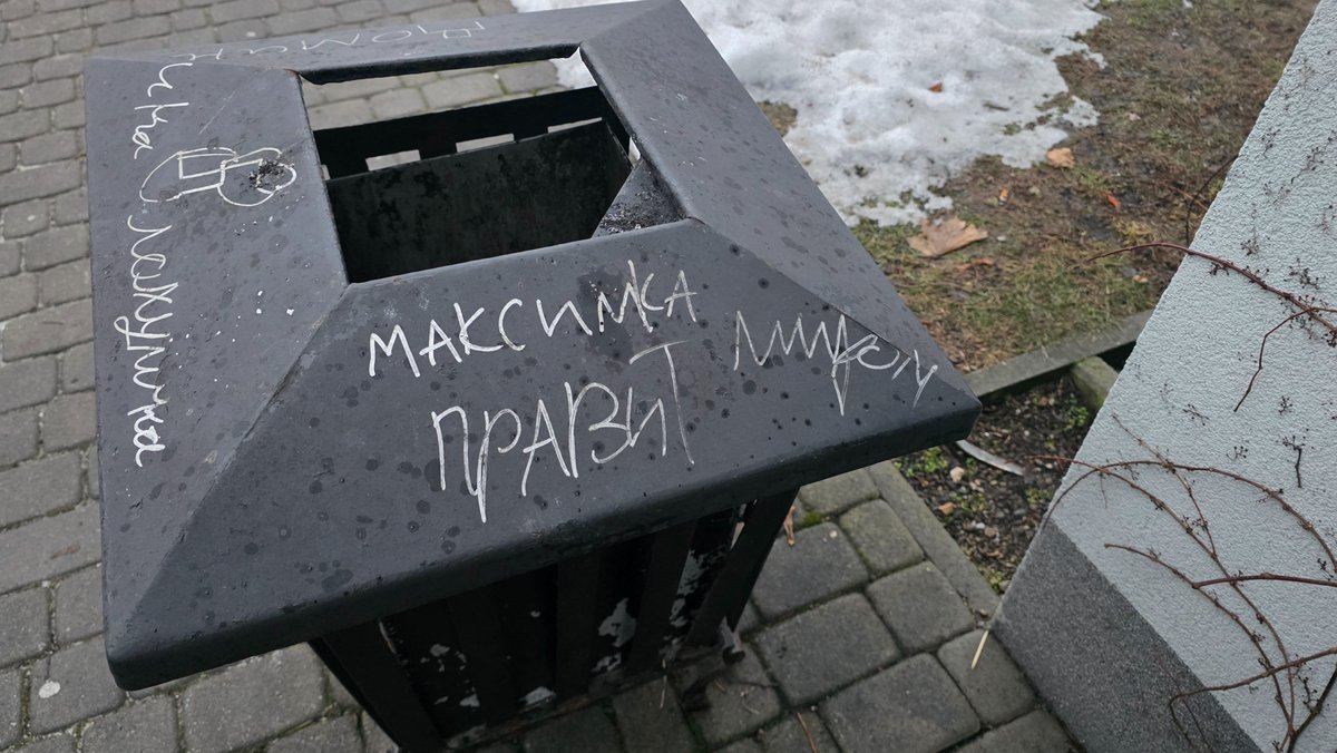 Coraz więcej cyrylicy umieszczanej przez dzikusów w przestrzeni publicznej, jeszcze tylko wszechobecny jidysz i można ogłaszać radosny downgrade do II RP.