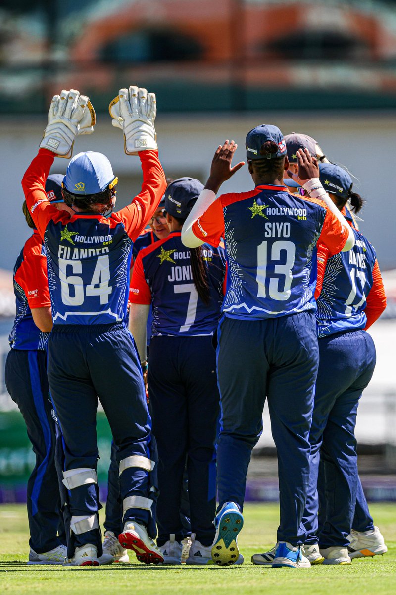 INNINGS BREAK | Badgers Women 114/7 (20). 

Fisher (2*). 

Botha 2/21, Vezi 2/17. 

#WPCricket #westernprovince #WSBNewlands #WSBWP🧡 #GirlsInBlue💙 #WozaNawe #Pro20