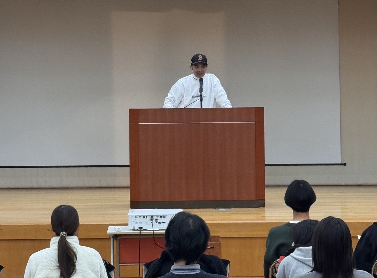 今日は、初めての講演会みたいな形で児童養護施設に行ってきた。

実は自分も子どもの頃、数年間児童養護施設で生活してて、
人生の先輩として、いろんな話をしてきました。

最初はみんな緊張気味やったけど、
最後は笑顔で記念撮影。

貴重な時間をありがとうございました🙋