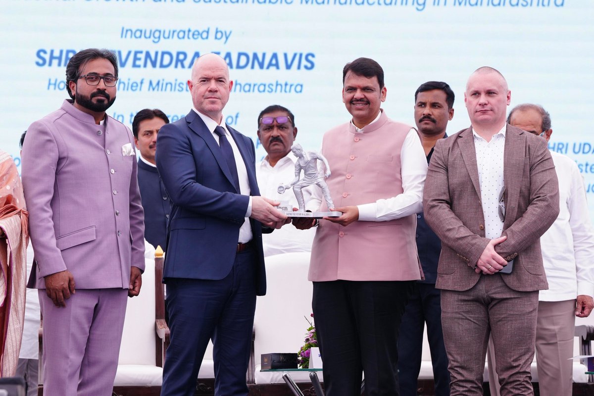 CMOMaharashtra's tweet photo. 🔸Inauguration of 'Taural India Supa Plant' at the hands of CM Devendra Fadnavis.

Legislative Council Chairman Prof. Ram Shinde, Minister Radhakrishna Vikhe Patil, Minister Uday Samant, MP Dr. Bhagwat Karad, Founder and CEO of Taural India, Bharat Gite, H.B.P. Namdevshastri Maharaj, H.B.P. Shivaji Maharaj and other dignitaries were present. 

🔸मुख्यमंत्री देवेंद्र फडणवीस यांच्या हस्ते 'तौरल इंडिया-सुपा प्लांट'चे भव्य उदघाटन.

यावेळी विधानपरिषदेचे सभापती प्रा. राम शिंदे, मंत्री राधाकृष्ण विखे पाटील, मंत्री उदय सामंत, सांसद डॉ. भागवत कराड, तौरल इंडियाचे संस्थापक तथा मुख्य कार्यकारी अधिकारी भरत गीते, ह.भ.प. नामदेवशास्त्री महाराज, ह.भ.प. शिवाजी महाराज आणि इतर मान्यवर उपस्थित होते.

🔸मुख्यमंत्री देवेंद्र फडणवीस इनके करकमलों से 'तौरल इंडिया–सुपा प्लांट' का भव्य उदघाटन।

इस अवसर पर विधानपरिषद के सभापति प्रा. राम शिंदे, मंत्री राधाकृष्ण विखे पाटिल, मंत्री उदय सामंत, सांसद डॉ. भागवत कराड, तौरल इंडिया के संस्थापक एवं सीईओ भरत गीते, ह.भ.प. नामदेवशास्त्री महाराज, ह.भ.प. शिवाजी महाराज एवं अन्य मान्यवर उपस्थित थे।

🕧 12.30pm | 8-2-2026📍Ahilyanagar | दु. १२.३० वा. | ८-२-२०२६📍अहिल्यानगर.

@Dev_Fadnavis @Prof_RamShinde @RVikhePatil @samant_uday @DrBhagwatKarad @bharatgite4u @TauralIndia 
#Maharashtra #DevendraFadnavis #MakeInIndia