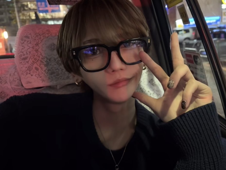 昼職ホス狂い tweet media