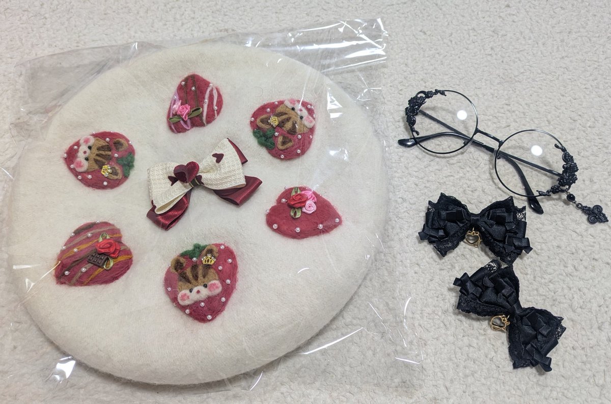 ロマアラありがとうございました~ᡣ𐭩
今回は早めの退散だったのでそこまで回れなかったけど楽しかった🥰会えた方、お話ありがとう~！

購入品⬇
メガネ︎⚝ <a href="/espina_espada/">魔法商 剣の棘@2/8ロマアラD-25</a> 様
ヘアクリップ⚝ <a href="/twinkleribbon20/">Twinkle Ribbon🎀2/8㈰ロマアラ【E-7,8】</a> 様
ベレー帽⚝ <a href="/lollipopayapa/">LOLLIPOP 羊毛フェルト</a> 様

今回も可愛いお品物とのご縁ありがとうございますෆ˚*