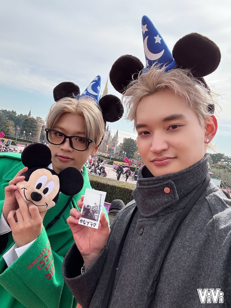 vivi_magazine's tweet image. 正解者が多すぎた……
「春ディズニー！」ナビゲーターの答えは

PSYCHIC FEVERの #かなブラ コンビこと渡邉廉さん&amp;amp;半田龍臣さんでした

こんな感じで↓
お伝えしていくのでお楽しみに☺︎