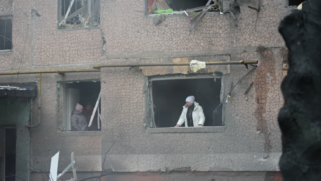 filashkin's tweet photo. At least 1 person was killed and 2 injured in a morning Russian strike on Kramatorsk.

Two explosions were heard at dawn. Seven apartment buildings and multiple cars were damaged. 

Emergency services are on site. 

Russia is a terrorist state and must be held accountable. https://t.co/hJoj12EZDz