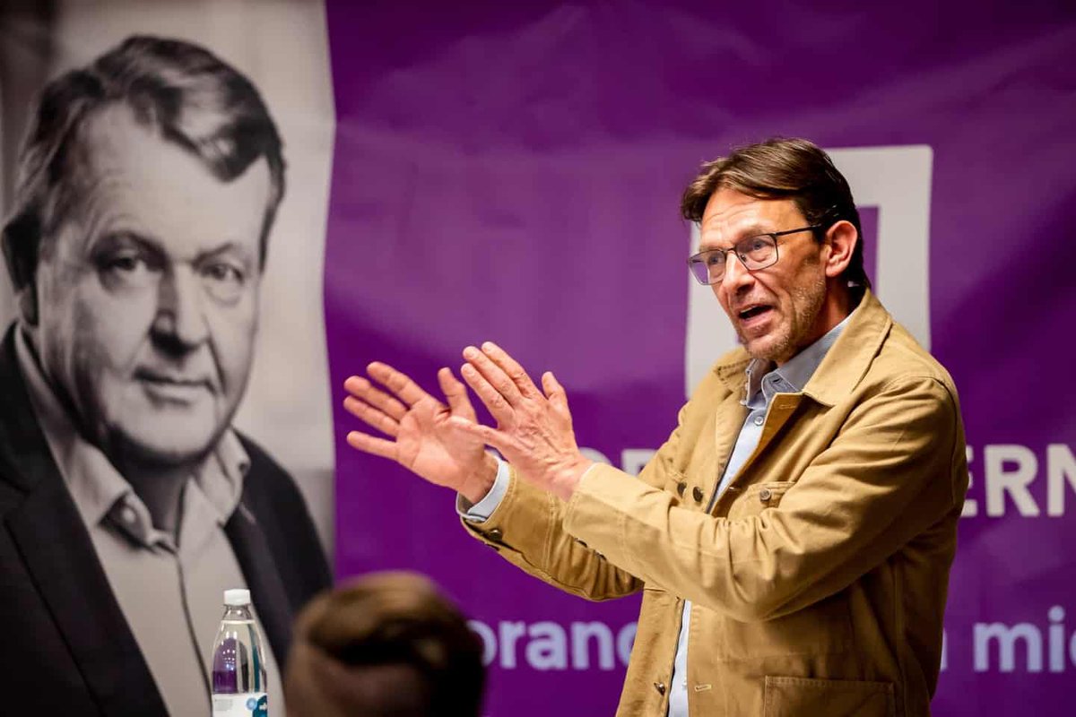 Moderaternes hemmelige pengemaskine er politianmeldt. Er vi blevet ligeglade?

Jeg er vred. Ikke den slags vrede, der bunder i såret forfængelighed, men den dybe, grundtvigianske indignation, man føler, når nogen pisser på demokratiet.

Afsløringen af Løkkes pengetank gør mig
