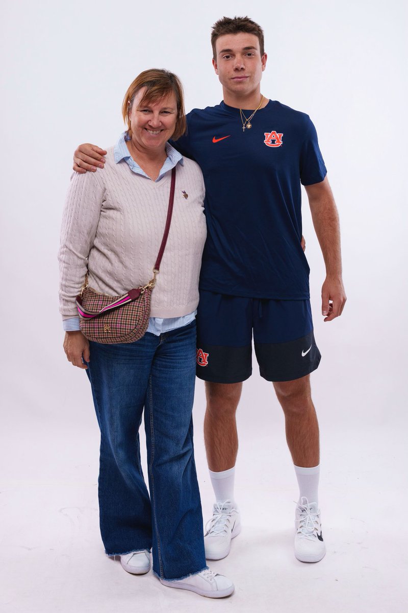 Parsa Bombs 💣 tweet media